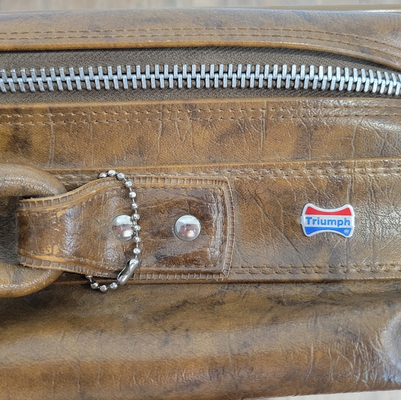 Vintage Suitcase - Picture 2 of 8